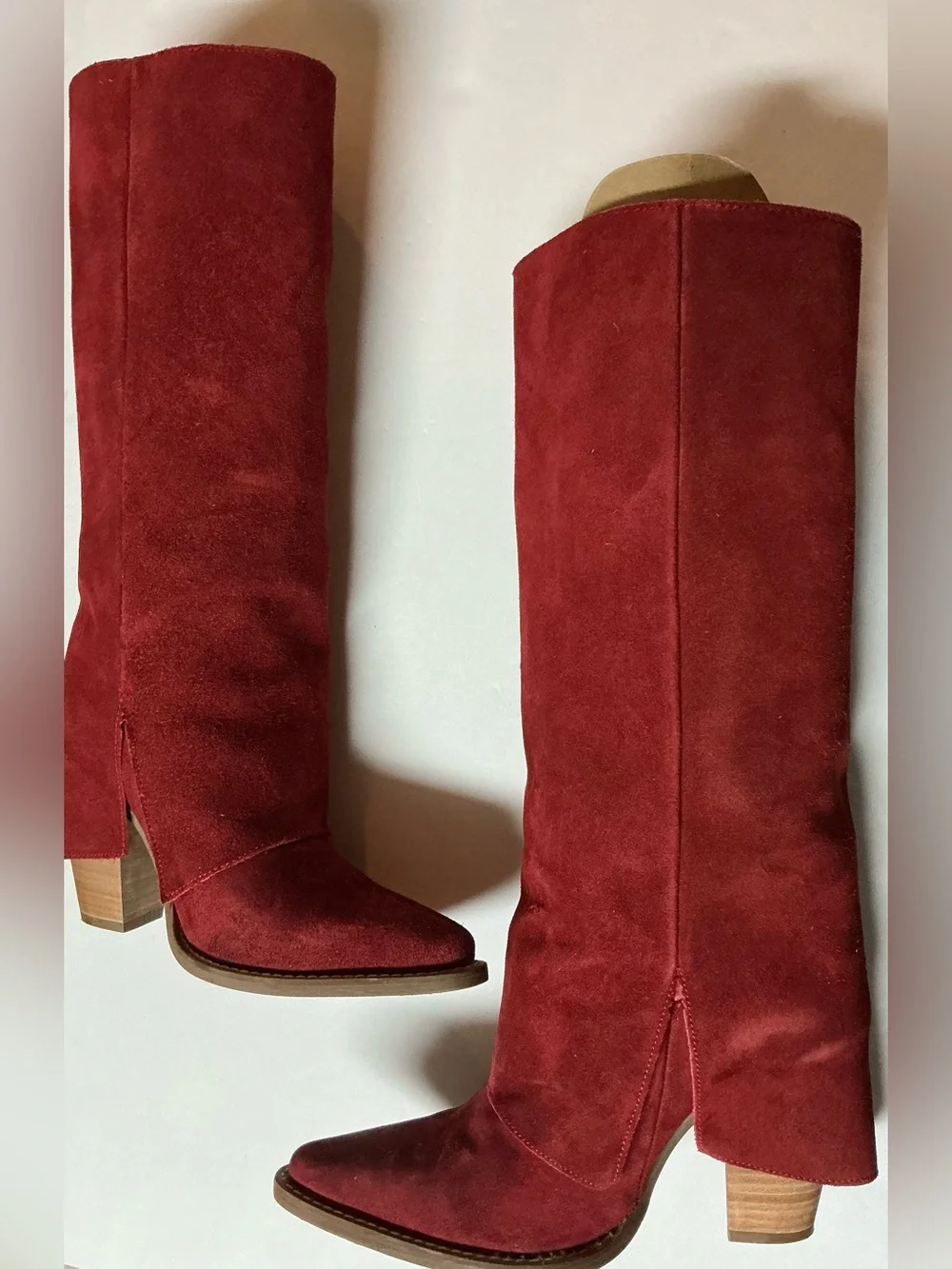 Dingo Buckle Bunny Women's Suede Boots/ color: red/ size: 6.5 M
